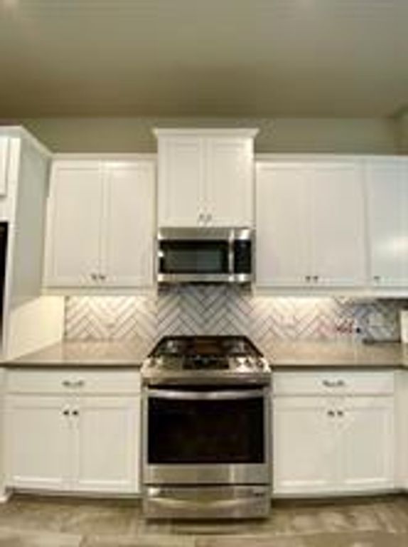 Image 14 of property listing at 7043 Coneflower Creek Court, Katy, TX 77493