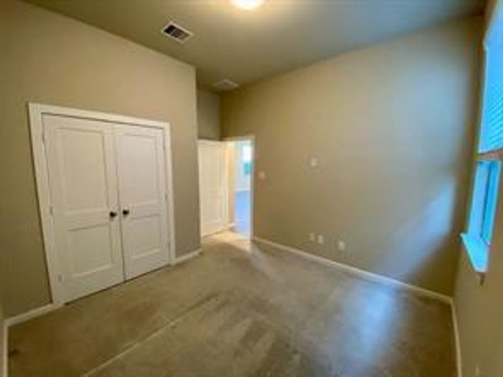 Image 19 of property listing at 7043 Coneflower Creek Court, Katy, TX 77493