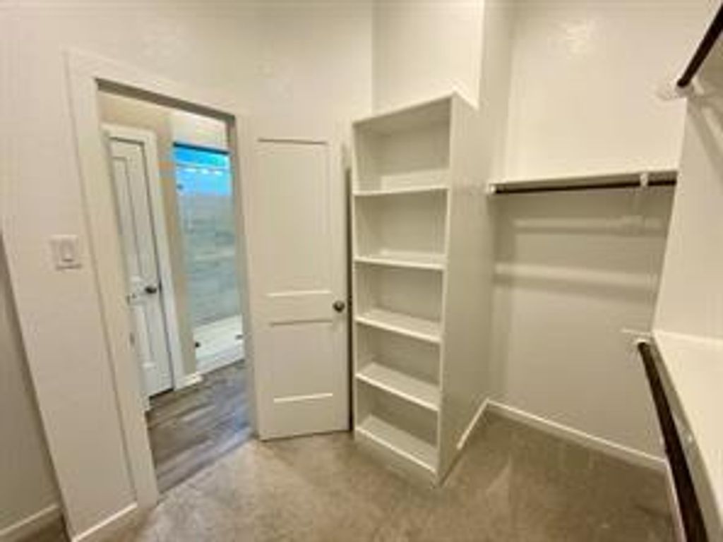 Image 24 of property listing at 7043 Coneflower Creek Court, Katy, TX 77493