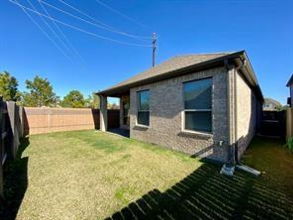 Image 5 of property listing at 7043 Coneflower Creek Court, Katy, TX 77493