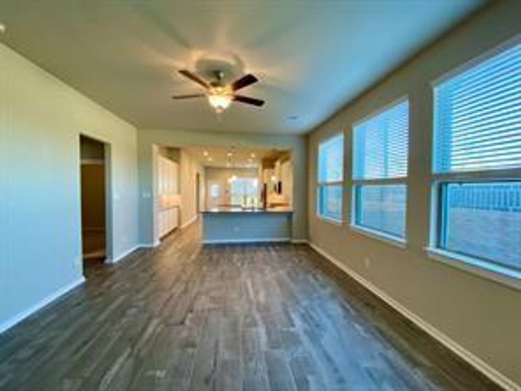 Image 6 of property listing at 7043 Coneflower Creek Court, Katy, TX 77493
