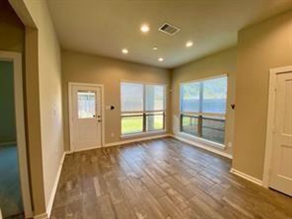 Image 8 of property listing at 7043 Coneflower Creek Court, Katy, TX 77493