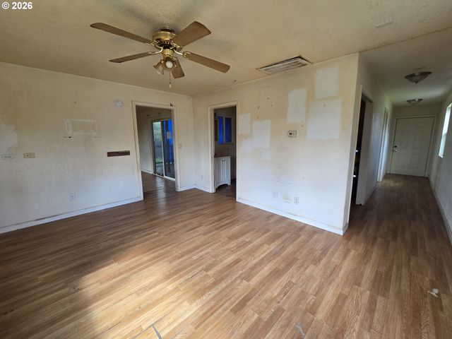 340 E 6TH Ave, Riddle, OR 97469
