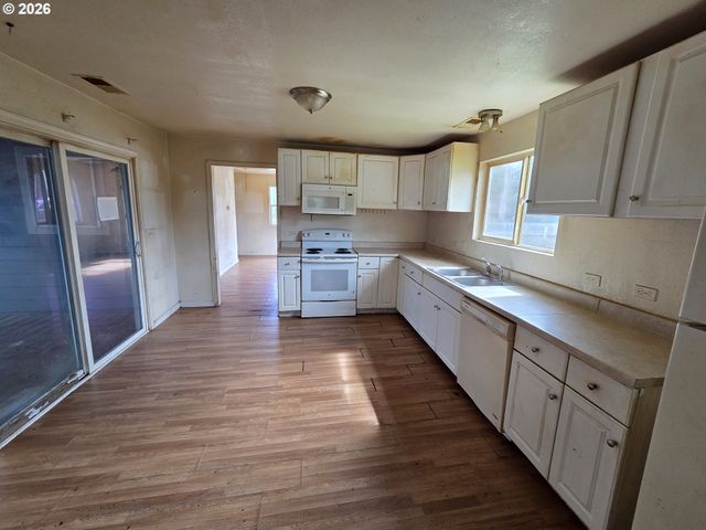 340 E 6TH Ave, Riddle, OR 97469