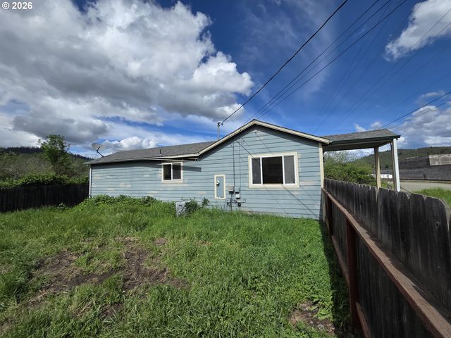 340 E 6TH Ave, Riddle, OR 97469