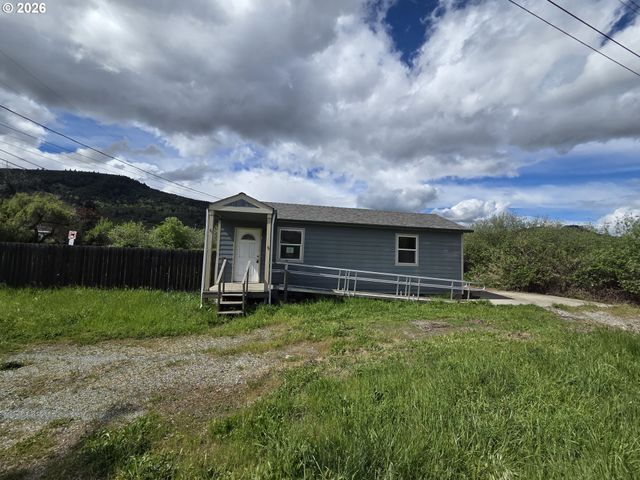 340 E 6TH Ave, Riddle, OR 97469