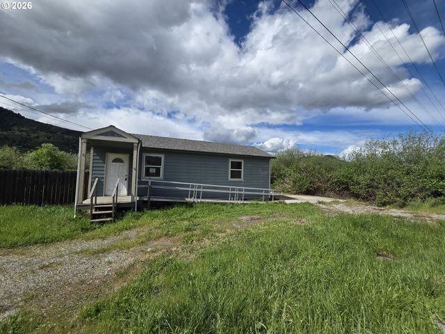 340 E 6TH Ave, Riddle, OR 97469