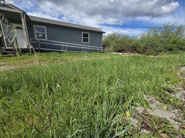 340 E 6TH Ave, Riddle, OR 97469