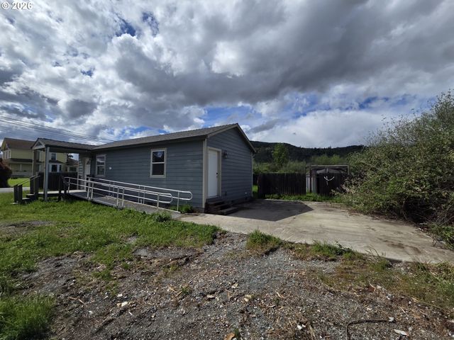 340 E 6TH Ave, Riddle, OR 97469