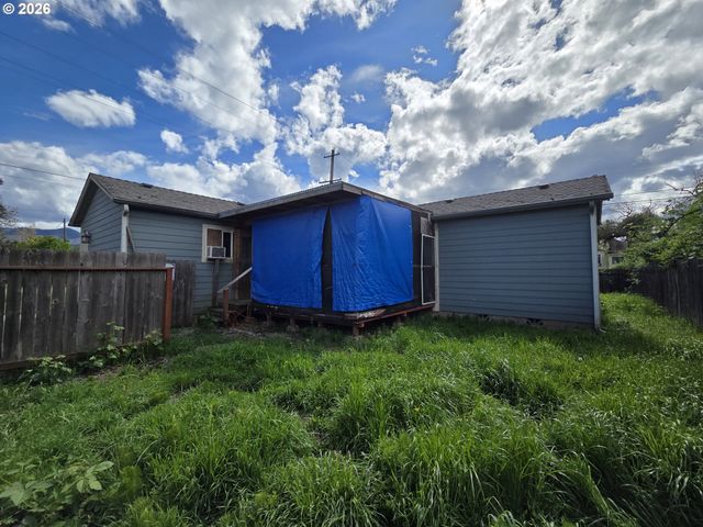 340 E 6TH Ave, Riddle, OR 97469