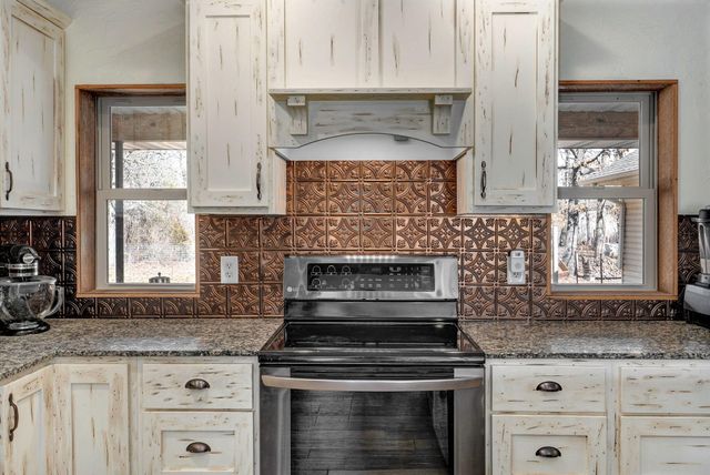 321 W Dade 122, Greenfield, MO 65661