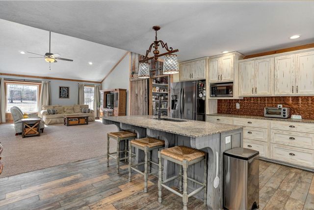 321 W Dade 122, Greenfield, MO 65661