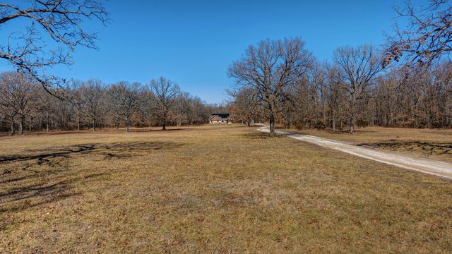 321 W Dade 122, Greenfield, MO 65661