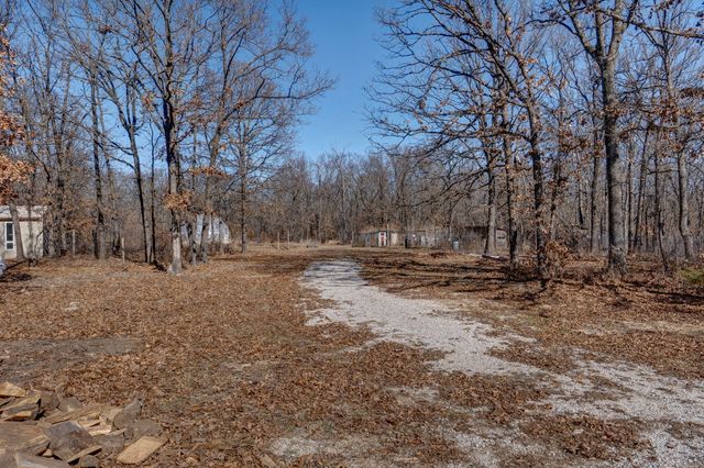 321 W Dade 122, Greenfield, MO 65661