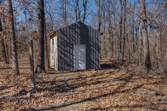 321 W Dade 122, Greenfield, MO 65661