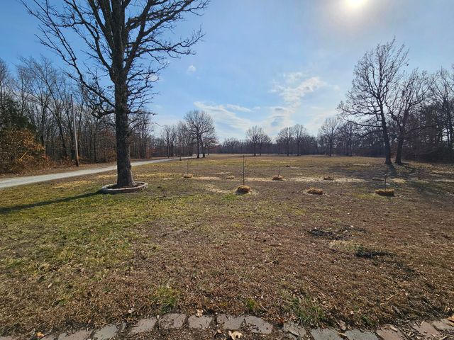 321 W Dade 122, Greenfield, MO 65661