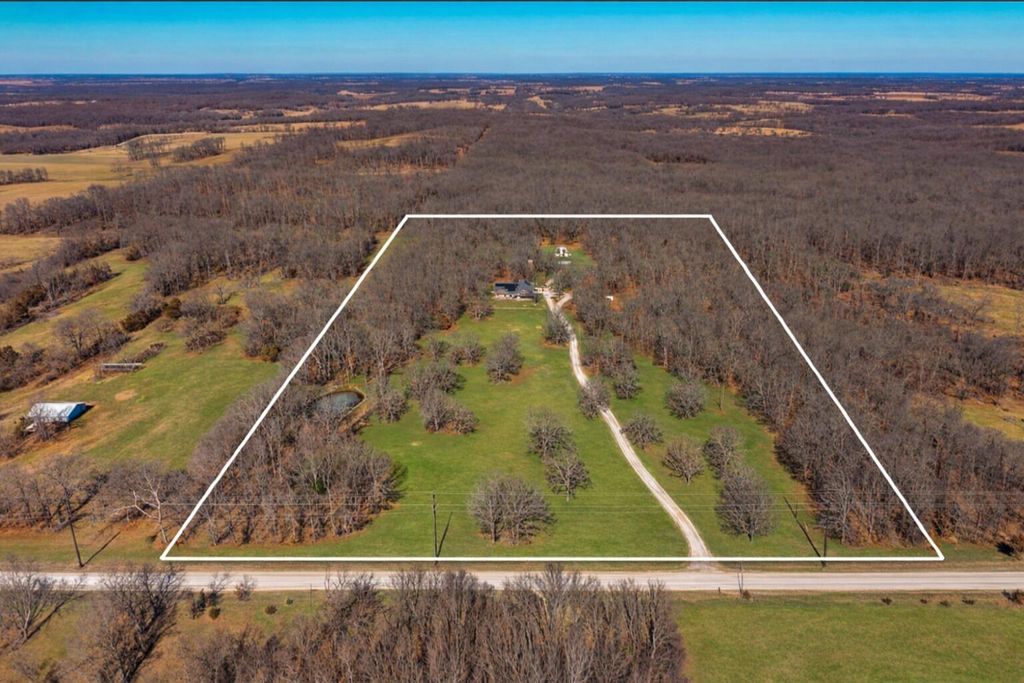 321 W Dade 122, Greenfield, MO 65661