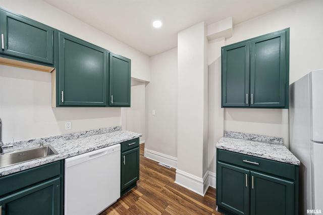 1611 W BARKER Avenue, Peoria, IL 61606