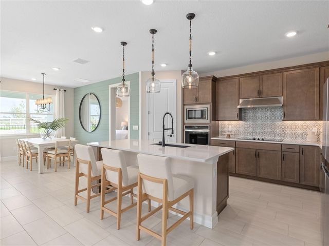 5624 FLAME VINE WAY, St Cloud, FL 34771