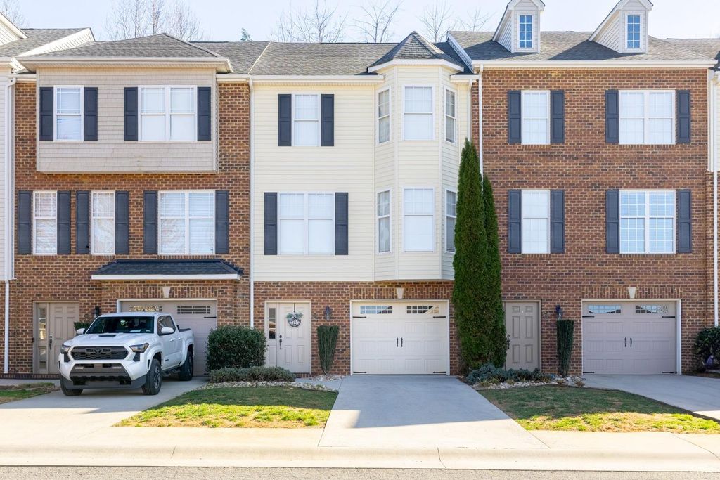 Image 1 of property listing at 3008 Hill Street 306, Lynchburg, VA 24501
