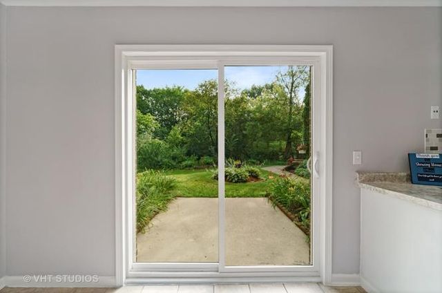450 Valley Drive 101, Naperville, IL 60563