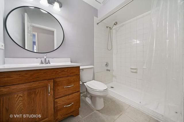 450 Valley Drive 101, Naperville, IL 60563