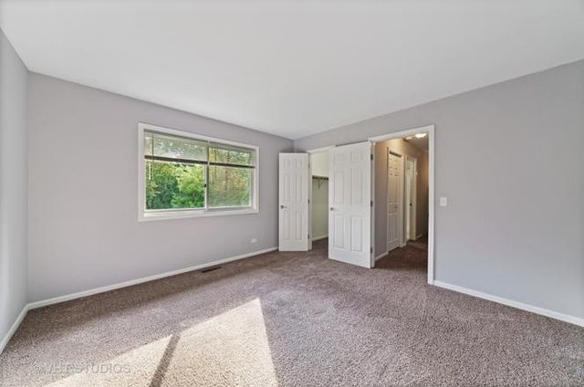 450 Valley Drive 101, Naperville, IL 60563