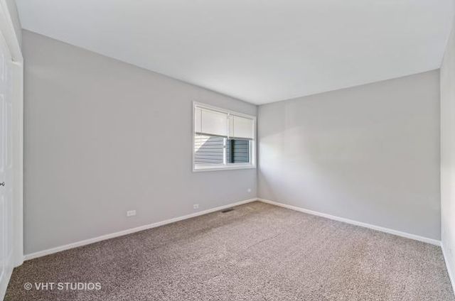 450 Valley Drive 101, Naperville, IL 60563