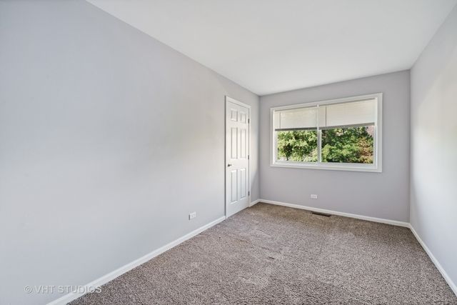 450 Valley Drive 101, Naperville, IL 60563