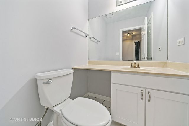 450 Valley Drive 101, Naperville, IL 60563
