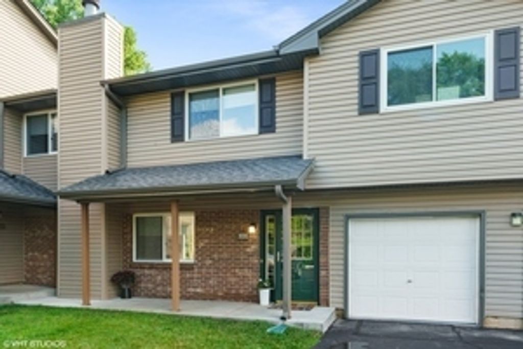 450 Valley Drive 101, Naperville, IL 60563