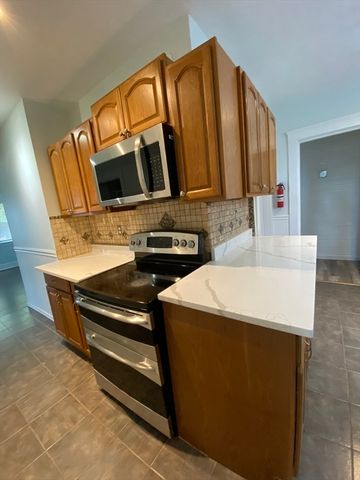 14 Saint Elmo Rd, Worcester, MA 01602