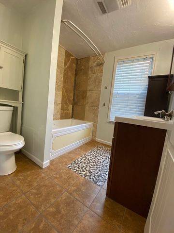 14 Saint Elmo Rd, Worcester, MA 01602