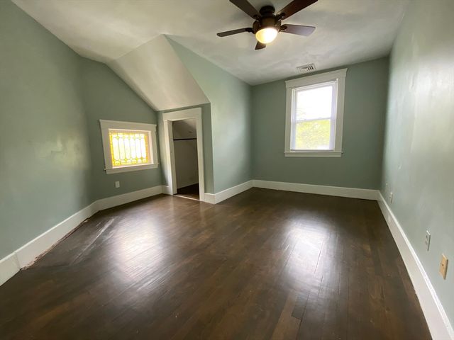 14 Saint Elmo Rd, Worcester, MA 01602