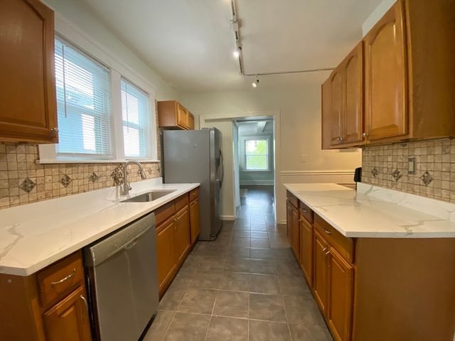 14 Saint Elmo Rd, Worcester, MA 01602