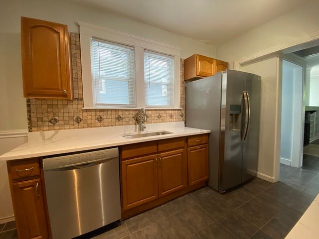 14 Saint Elmo Rd, Worcester, MA 01602