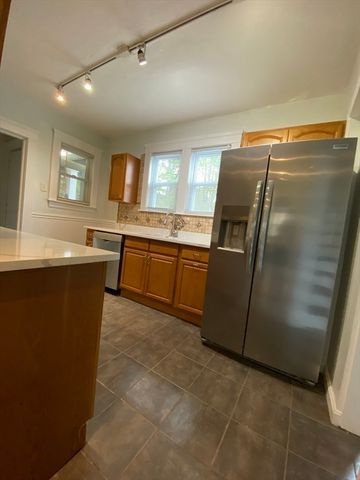 14 Saint Elmo Rd, Worcester, MA 01602