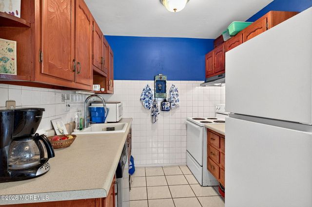102 Edinburgh Lane F, Lakewood, NJ 08701