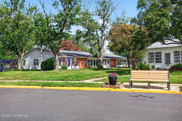 102 Edinburgh Lane F, Lakewood, NJ 08701