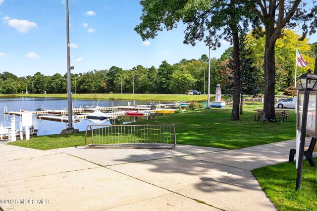 102 Edinburgh Lane F, Lakewood, NJ 08701