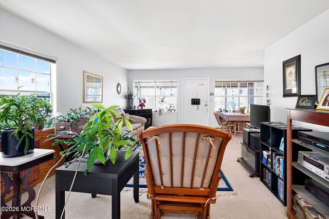 102 Edinburgh Lane F, Lakewood, NJ 08701