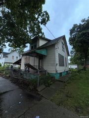 1007 Decker Street, Flint, MI 48503