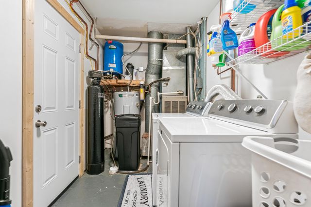 102 Leroy Street, Buckeye Lake, OH 43008