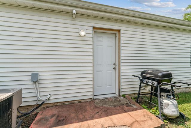 102 Leroy Street, Buckeye Lake, OH 43008