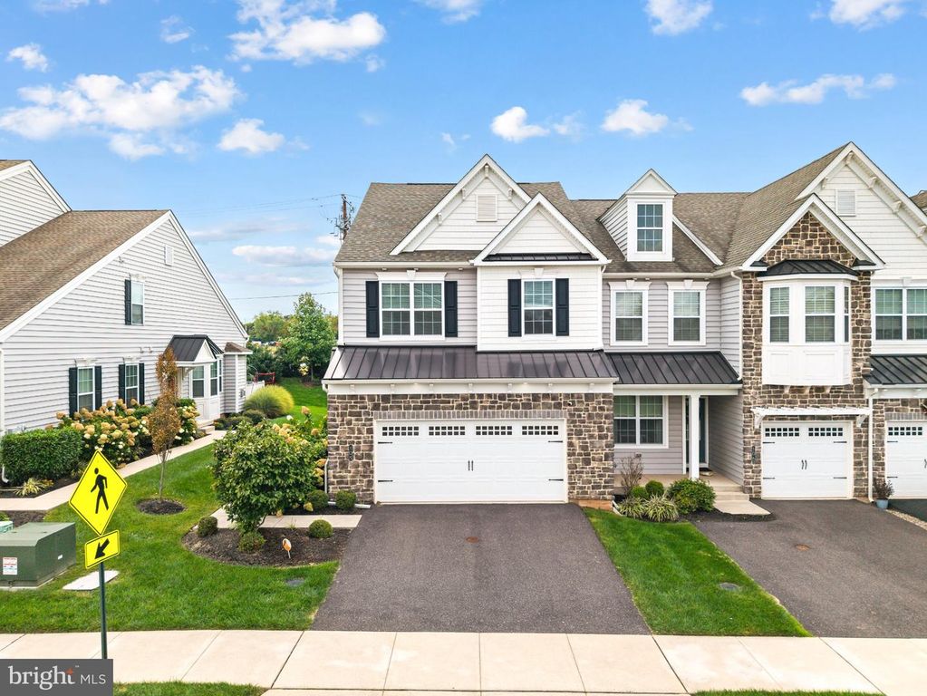 105 WOODWINDS DR, COLLEGEVILLE, PA 19426 — exterior
