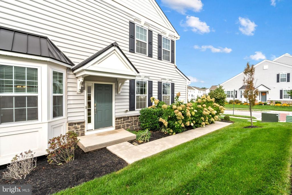 105 WOODWINDS DR, COLLEGEVILLE, PA 19426 — photo 3