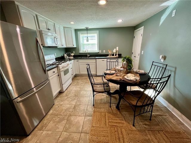 627 Poland Avenue, Struthers, OH 44471