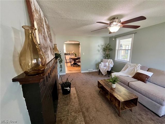 627 Poland Avenue, Struthers, OH 44471