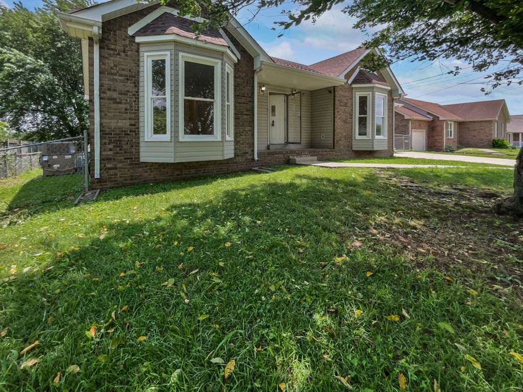 1317 Sonja Dr, Clarksville, TN 37042