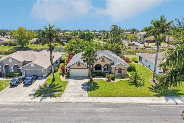 18310 Plumbago CT, Lehigh Acres, FL 33972